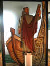 Statua di Sant'Andrea Apostolo e mosaico della barca 
